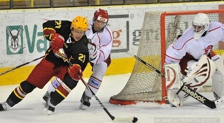 Dukla sa predstaví na ľade českého majstra